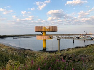 Aussichtsplattform am Wattenmeer