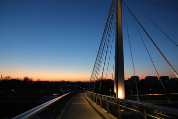 Fototapeta na wymiar twilight - french-german footbridge - Strasbourg