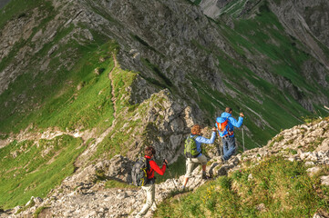 Vorsicht beim Abstieg im felsigen Gelände in den Allgäuer Alpen
