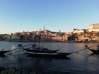 Fototapeta premium Atardecer de Invierno en Oporto, Portugal