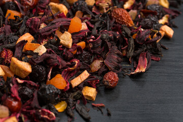 Black ceylonese tea with many dry fruits