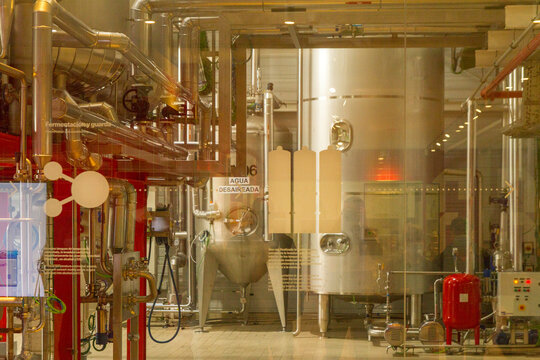 F&aacute;brica de cervezas o Beer Factory