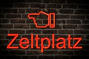 Fototapeta premium Leuchtreklame Zeltplatz | neon sign Zeltplatz (Camping ground)