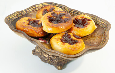 homemade cheesecakes in a brown vase