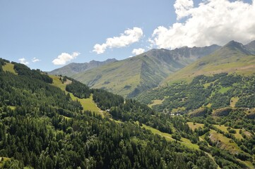 Fototapeta na wymiar Ascent from Valloire to Brive 2