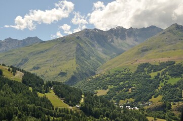 Fototapeta na wymiar Ascent from Valloire to Brive 2