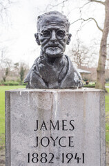 Obraz premium James Joyce bust. St Stephen Green, Dublin, Ireland