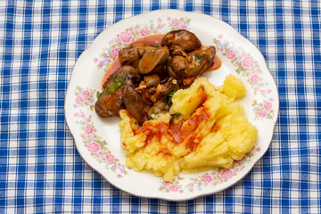 Chicken livers with mashed potatoes good for healthy eating 