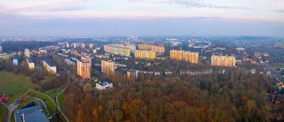 Jesienna panorama miasta Gorzów Wielkopolski, widok z lotu ptaka w tle osiedle Dolinki, Polska