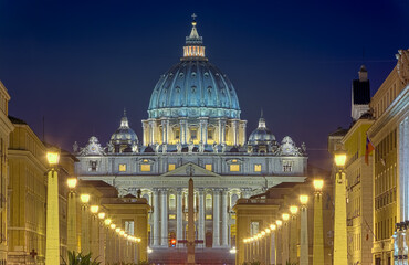 Petersdom Rom beleuchtet Nacht