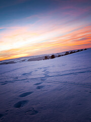 erzgebirgische idyllische Winterlandschaft im Abendrot 