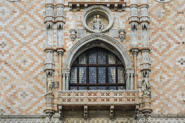 Fototapeta na wymiar Architectural fragment of Doge Palace entrance (Palazzo Ducale, 1340) from St. Mark Square. Palace was the residence of the Doge of Venice. Veneto, Italy.