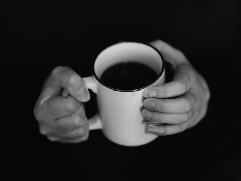 663 最適な コーヒーカップを持つ手 画像 ストック写真 ベクター Adobe Stock