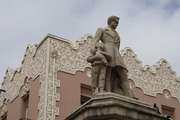 Obraz premium Sculpture and manor house in Badalona