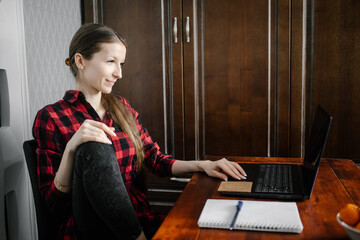 woman using laptop to learning online