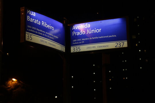 Esquina na Rua Barata Ribeiro e Avenida Prado Junior, Copacabana, Rio de Janeiro, Brasil.