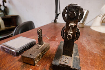 Trabajo de la filigrana o artesanias ornamentales y joyería en el municipio de Mompox _ Bolívar _ Colombia