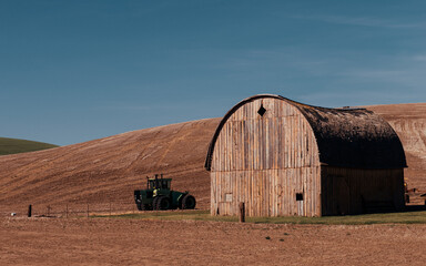 Brown Barn © Arpad