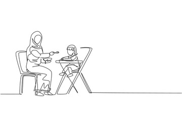 One continuous line drawing of young Islamic mom feeding her toddler health food on baby dining table. Happy Arabian muslim parenting family concept. Dynamic singleline draw design vector illustration