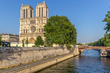 Fototapeta na wymiar Notre dame Cathedral in Paris in France