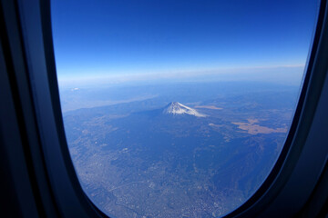 飛行機から眺める富士山