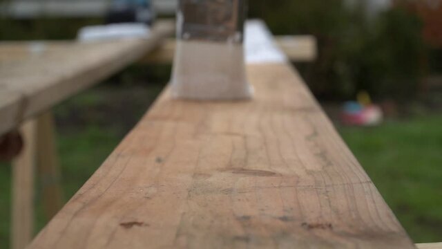 Streichen mit dem Pinsel