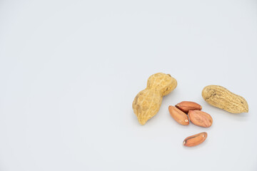 저의 집에서 미니 포토 박스를 이용하여 흰색 PVC배경지를 이용하여 촬영했습니다.