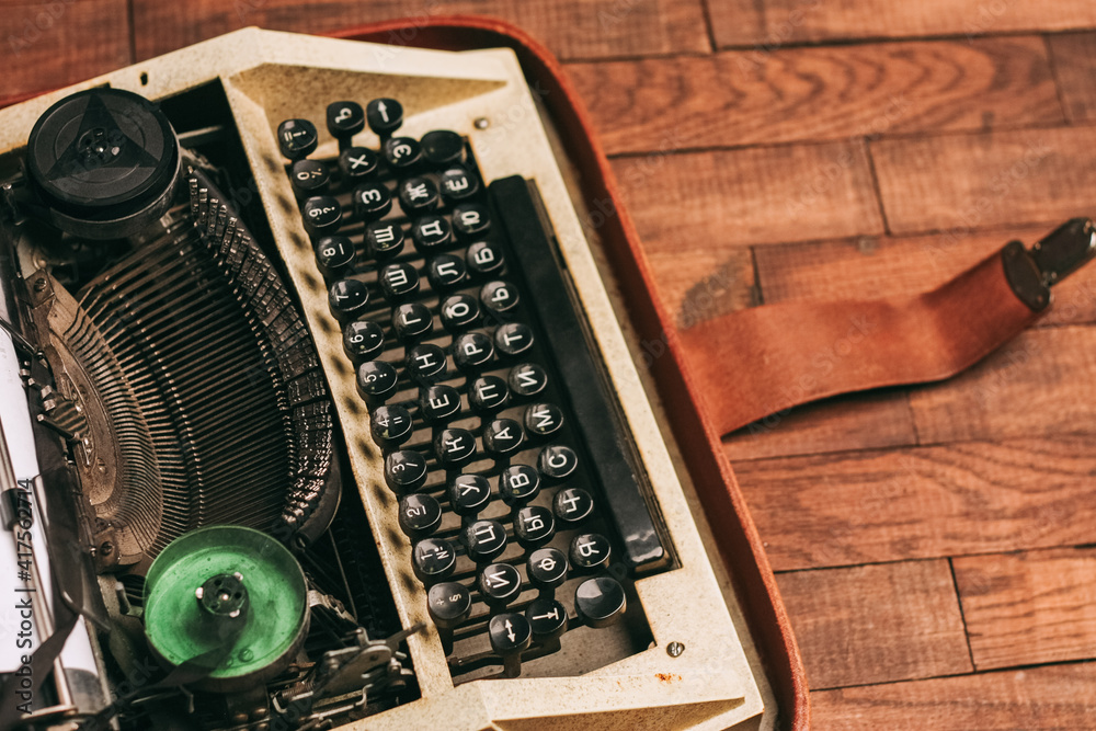 Fototapete typewriter with keys on a wooden background retro style close-up macro