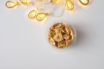 Dried banana chips 