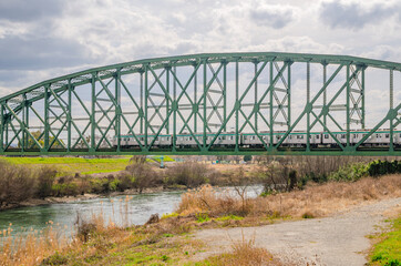 京都の宇治川の鉄橋