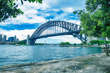 Obraz premium SYDNEY - NOVEMBER 2015: Sydney Harbour Bridge on a beautiful sunny day