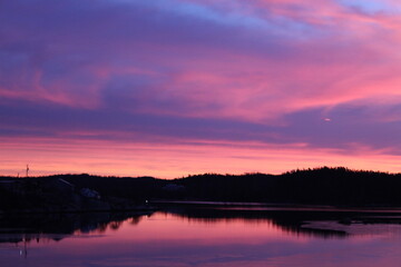 Obraz premium sunset over the lake