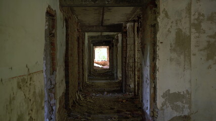 Fototapeta na wymiar Passage along the corridor of an old abandoned building.