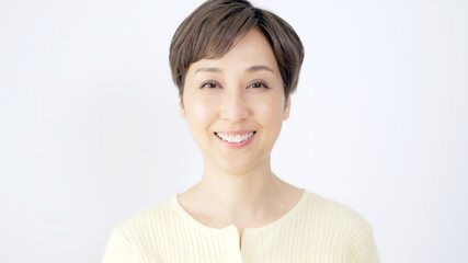 笑顔のミドル女性