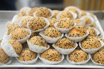 Sesame seed balls. Desserts made from glutinous rice flour mixed with sweet potatoes, stuffed with green beans with sesame seeds coated with sesame.