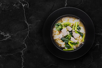 Noodles with pork in gravy sauce