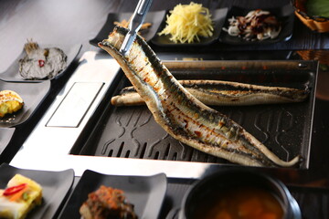 The chubby eel is grilled on a fire plate 오동통한 장어구이를 불판위에...