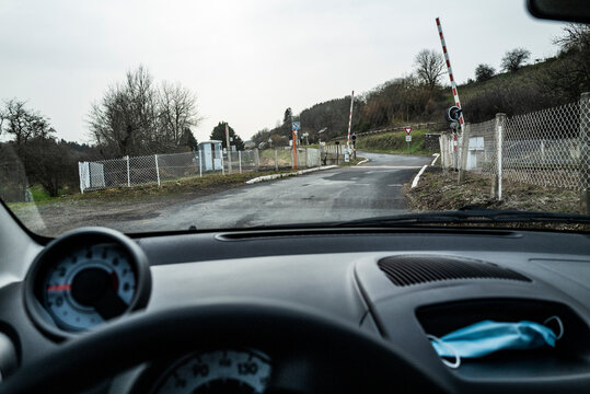 sur la route passage &agrave; niveau automatique