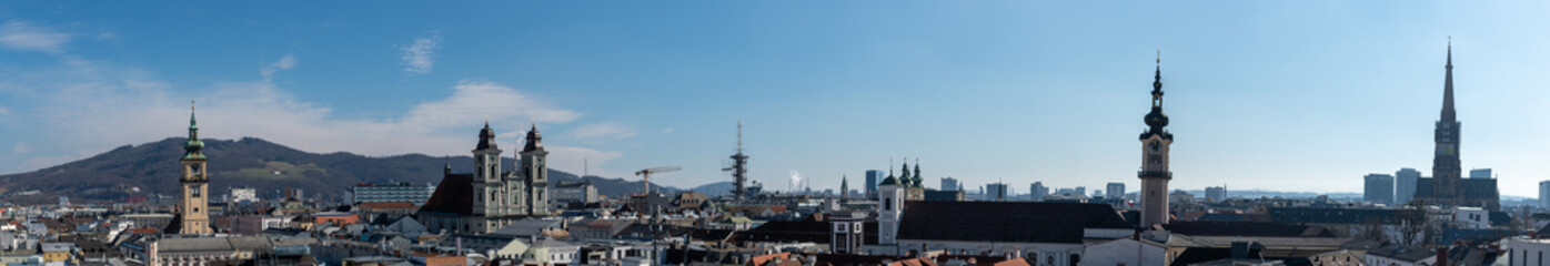 Fototapeta na wymiar Panoramic View over Linz, Austria