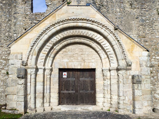 Fototapeta na wymiar portail médiéval