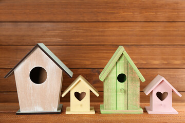 Obraz na płótnie Canvas Collection of handmade bird houses on wooden table