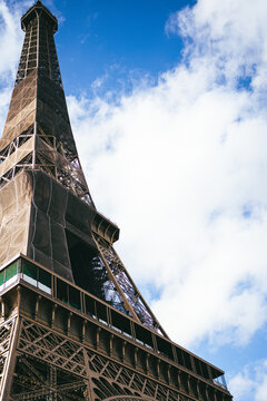 Photo portrait de la Tour Eiffel en construction