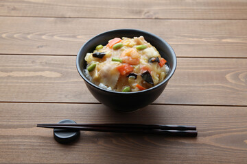 中華丼 どんぶり テーブル