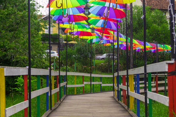 Guarda-chuvas colorido na Galeria de Campos do Jordão.