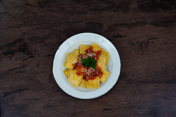 ravioli with tomato sauce