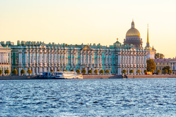 Fototapeta premium Saint Petersburg cityscape with St. Isaac's Cathedral dome and Hermitage museum at sunset, Russia