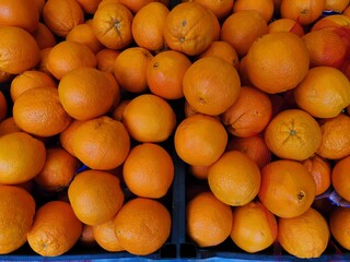 Delicious and fruity oranges in the box