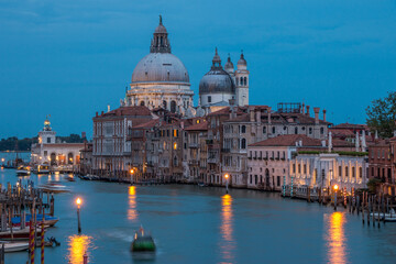Fototapeta na wymiar Grand canal in the evening / Venice, Italy