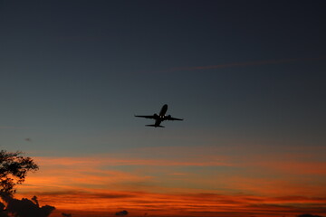Fototapeta na wymiar airplane and sunset 