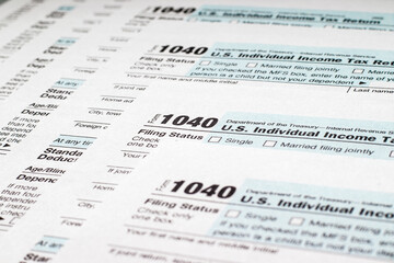 Obraz premium Stack of tax forms 1040. Individual income tax return. Selective focus